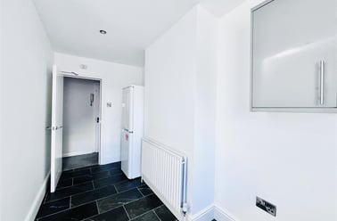 Loughborough Road, West Bridgford, Nottingham - Image 2